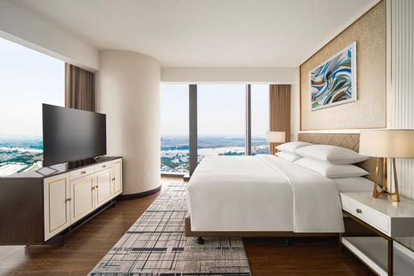 Sheraton Club King Skyline View