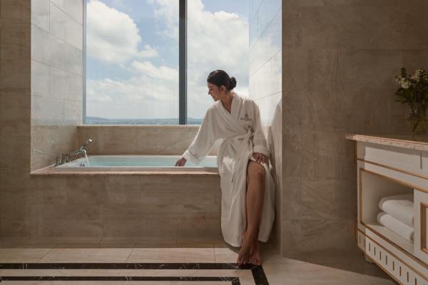 Executive King Suite with Skyline View