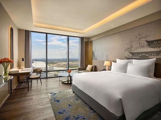 Deluxe Executive King Room – Lounge Access