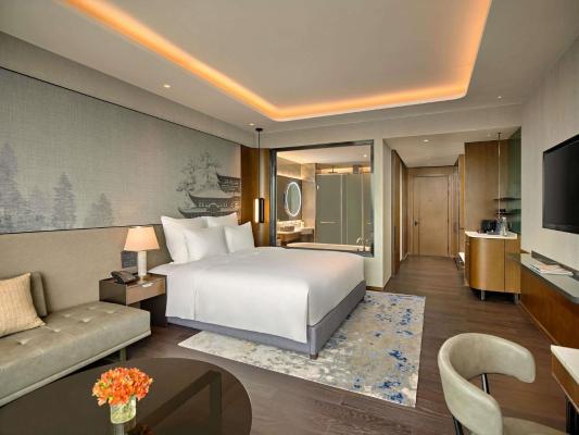 Deluxe Executive King Room – Lounge Access