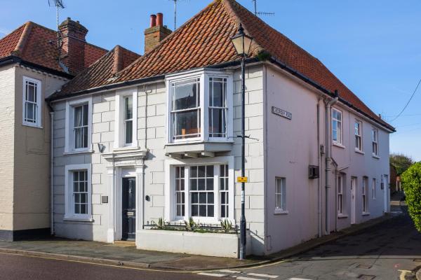 The Old Gordon House - High Street location close to the beach and town amenities - Aldeburgh Coastal Cottages accommodation image