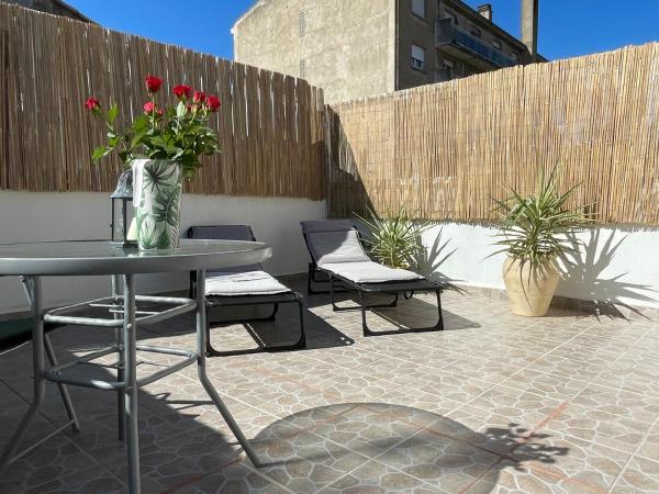 Centre Carcassonne apartment with private sunny terrace accommodation image