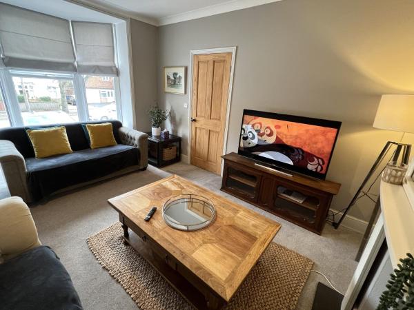 Refurbished Victorian Villa- Free Parking- Sleeps6 accommodation image