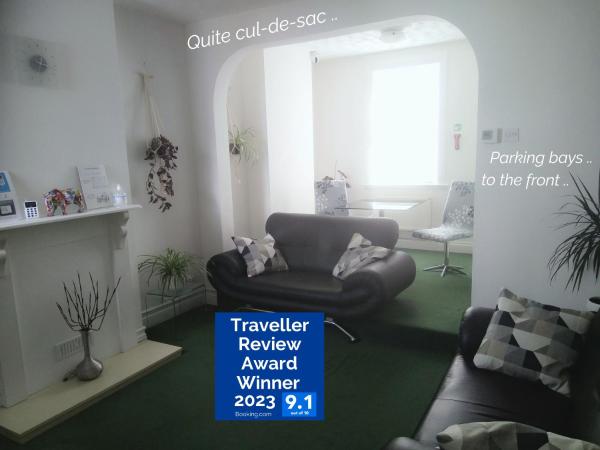Victorian Terrace Old Stoke - With Self Check In and Free Parking - Rooms at ipswichdigs accommodation image