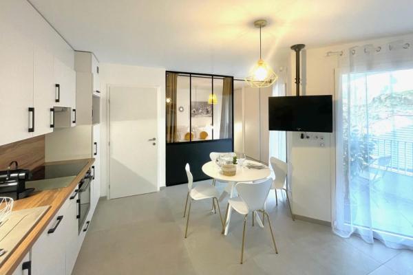 Le Quartz Tresum in a modern residence near the lake garage included accommodation image