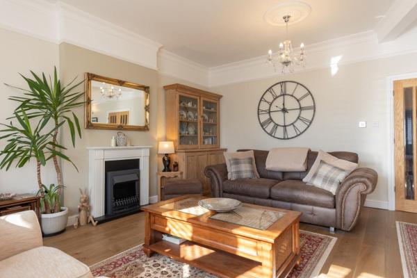 12a Fieldstile Road accommodation image