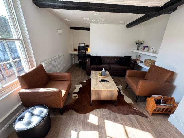 Rustic Elegance Town Centre Flat accommodation image