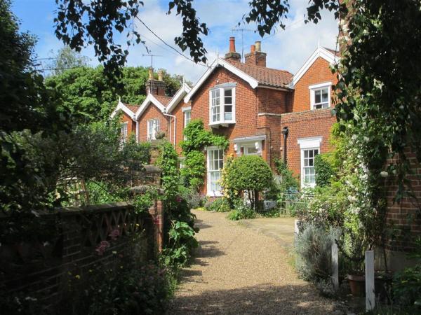 3 Bed in Woodbridge oc-sfdor accommodation image