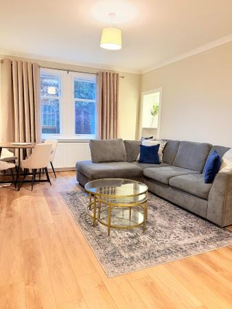 Bright and spacious 2 bedroom flat accommodation image