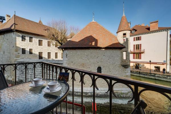Le Balcon Perrière II - Charming apartment with direct view of the Thiou accommodation image