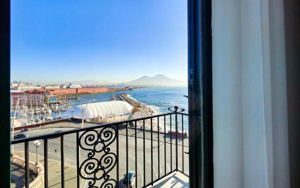 Sette Stelle Suites - Relax tra Lungomare e Piazza del Plebiscito accommodation image