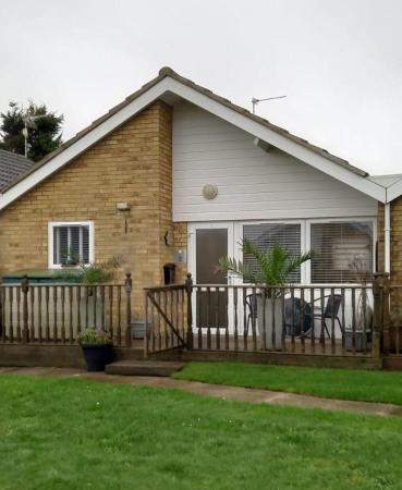 Cosy 4 Berth Bungalow At Waterside Village Park In Corton Ref 14002W accommodation image
