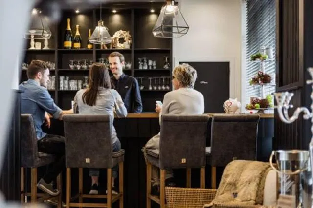  West Bay - picture  : Patio,Alcoholic drinks,Property 