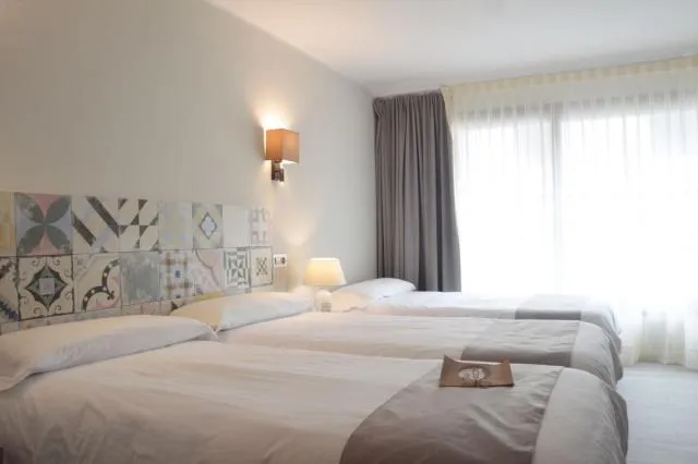  Tudel - picture  : Bed,Photo of the whole room,Decorative detail,Street view,Property,Room 