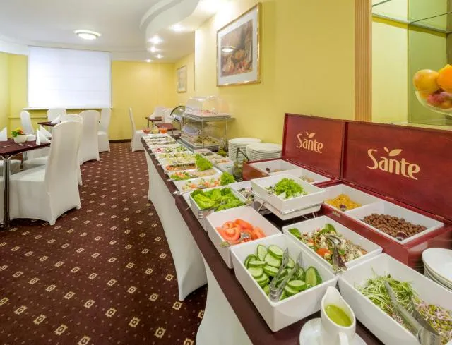  Hotel Reytan - photo  : Restaurant/endroits où manger,Petit-déjeuner buffet,Propriété 