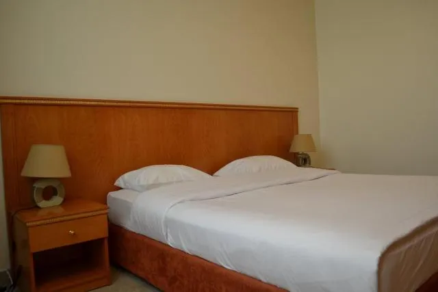  Abu Dhabi Plaza Hotel Apartments - picture  : Bed,Bed,Room 