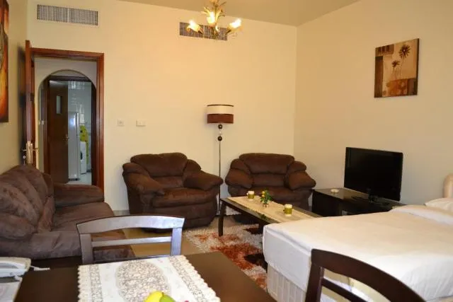  Abu Dhabi Plaza Hotel Apartments - picture  : Seating area,Decorative detail 