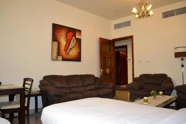  Abu Dhabi Plaza Hotel Apartments - picture  : Seating area,Decorative detail 