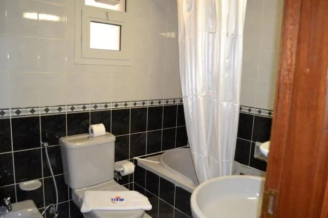  Abu Dhabi Plaza Hotel Apartments - picture  : Bathroom,Bathroom,Property 