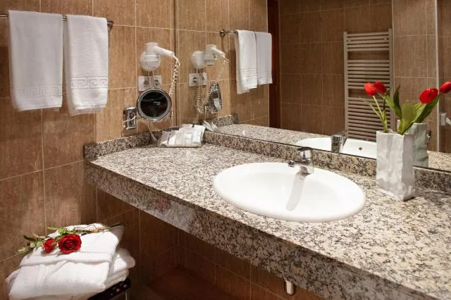  Apartaments Sant Bernat - photo  : Salle de bain,Salle de bain,Propriété 