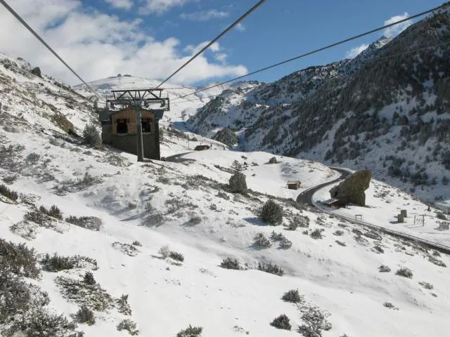  Hotel Paris - picture  : Shower,Property building,Skiing,Property 