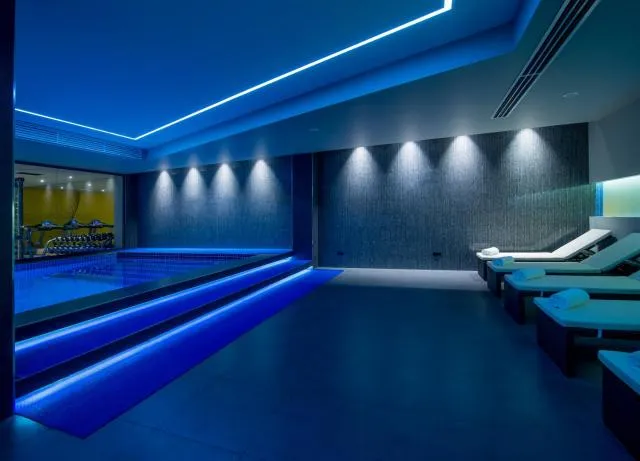 Messier 53 Hotel Yerevan - picture  : Swimming pool,Property 