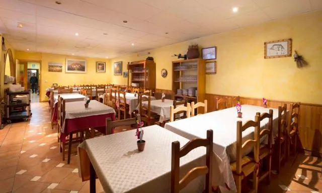  Hotel Antic - picture  : Toilet,Restaurant/places to eat,Property 