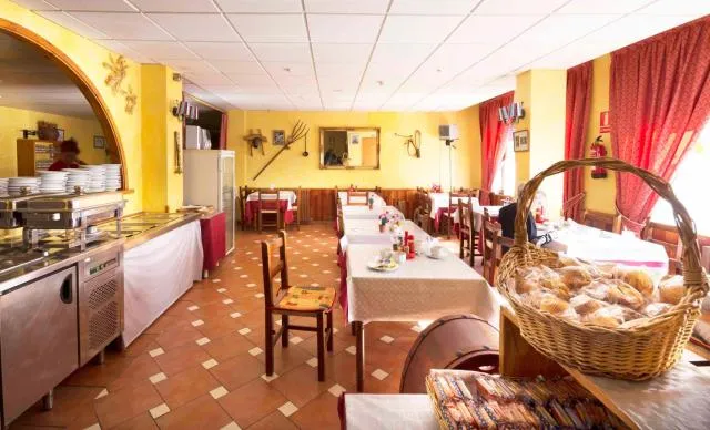  Hotel Antic - picture  : Toilet,Restaurant/places to eat,Property 
