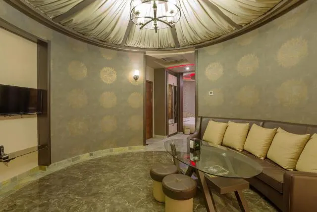  Green Palace Hotel - photo  : Zone assise,Zone assise,Salle à manger,Propriété 