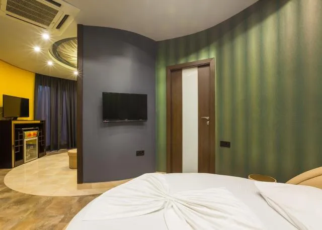  Green Palace Hotel - photo  : Centre de télévision/divertissement,Lit,Zone assise,Propriété 