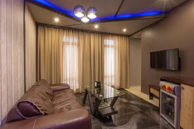  Green Palace Hotel - photo  : Zone assise,Centre de télévision/divertissement,Zone assise,Propriété 