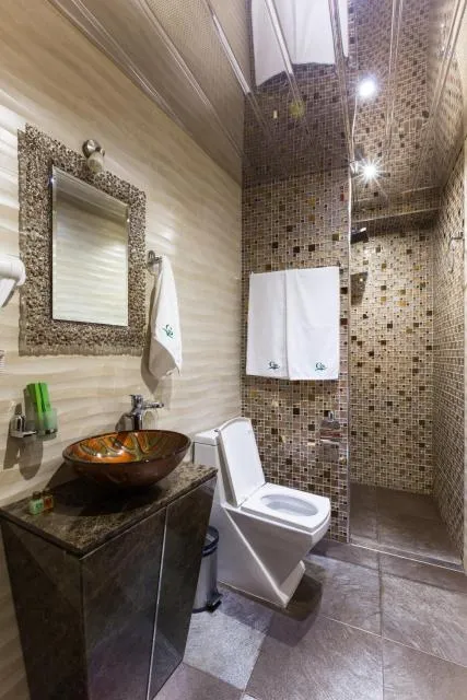  Green Palace Hotel - photo  : Salle de bain,Salle de bain,Propriété 