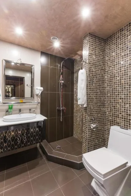  Green Palace Hotel - photo  : Salle de bain,Salle de bain,Propriété 