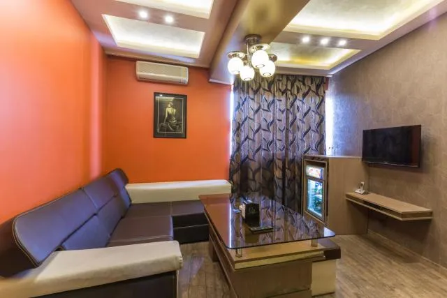  Green Palace Hotel - photo  : Zone assise,Centre de télévision/divertissement,Zone assise,Propriété 