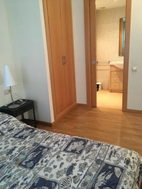  Sol Tarter - picture  : TV/entertainment centre,Bed,Bedroom,Property 