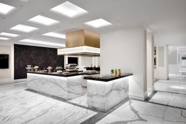  Address Boulevard - picture  : Restaurant/places to eat,Property 