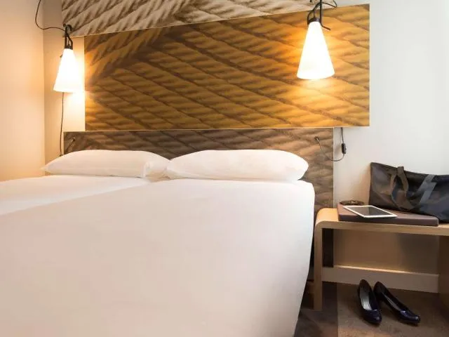  Ibis Wavre Brussels East - picture  : Bed,Photo of the whole room,On site,Room 