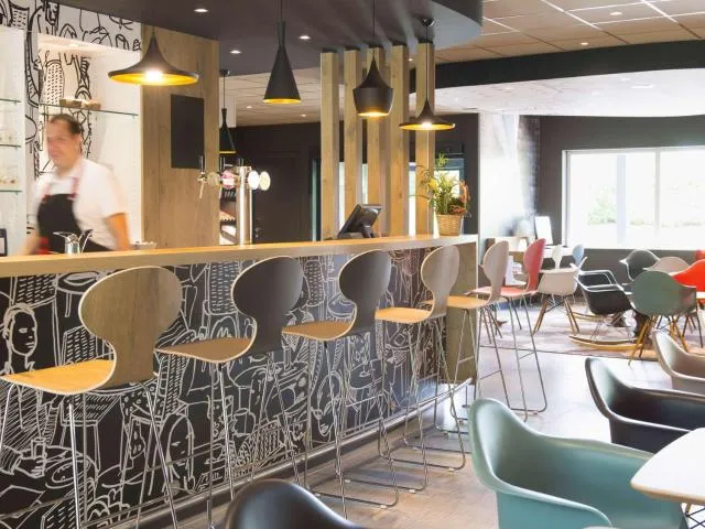  Ibis Wavre Brussels East - picture  : Patio,Restaurant/places to eat,Dining area,On site,Property 