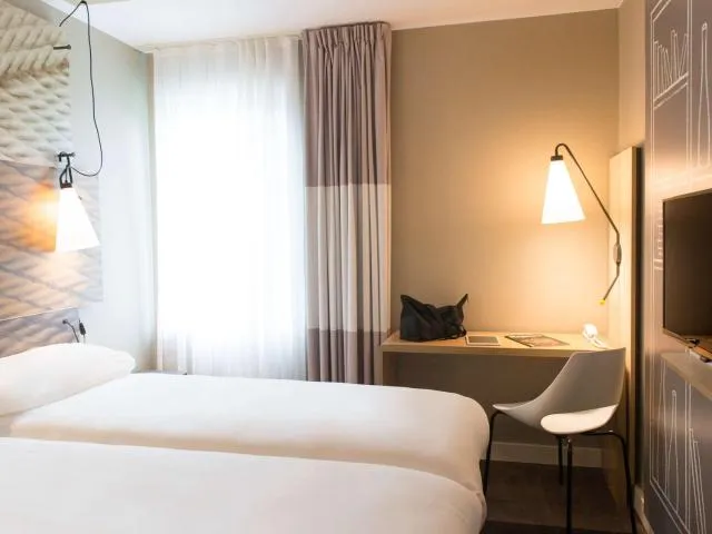 Ibis Wavre Brussels East - picture  : Bed,Photo of the whole room,On site,Room 