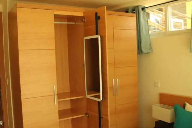  Harbour Island Residences - picture  : wardrobe,Property 