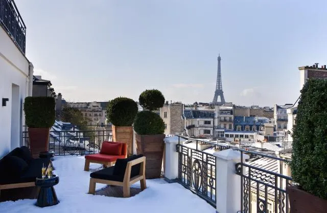  Hotel Marignan Champs-Elysées - photo  : Balcon/Terrasse,Vue de la ville,Propriété 