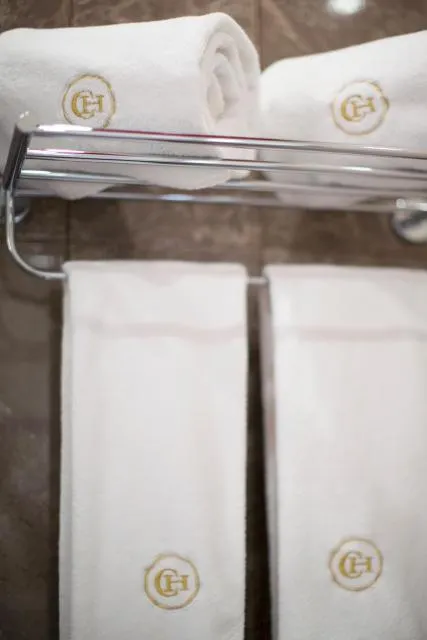  Central Hotel Yerevan - picture  : Bathroom,Bathroom,Decorative detail,Property 