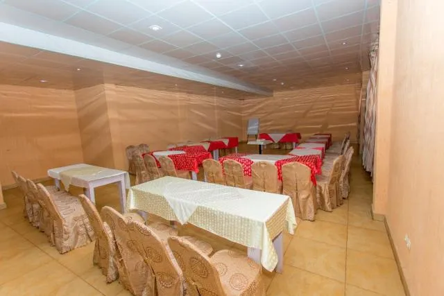  Kigaliview Hotel and Apartments - photo  : Toilettes,Immeuble immobilier,Salle de réunion/conférence,Propriété 