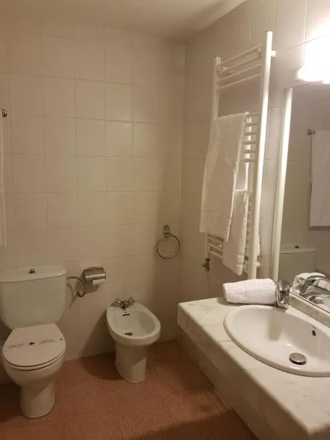  Hotel Comapedrosa - picture  : Bathroom,Bathroom,Property 