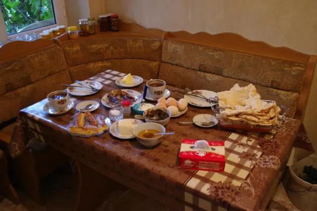  Areni House B&B - picture  : Breakfast,Property 