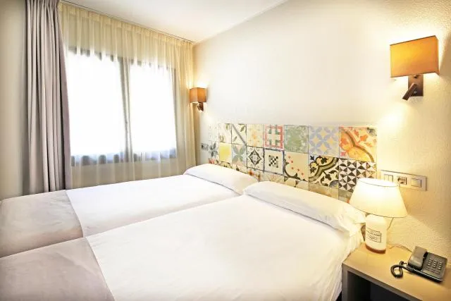  Tudel - picture  : Bed,Photo of the whole room,Room 