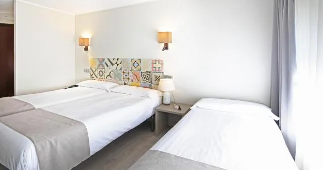  Tudel - picture  : Bed,Photo of the whole room,Room 