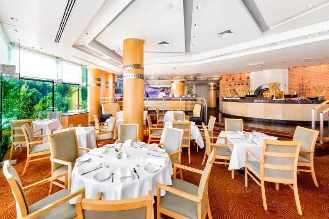  Regent Warsaw Hotel - picture  : Toilet,Restaurant/places to eat,Property 