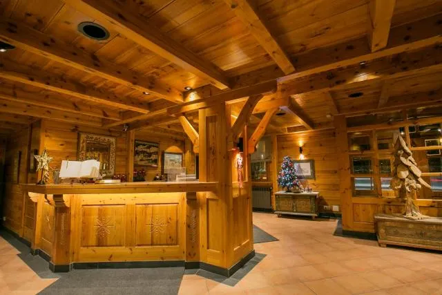  Hotel Xalet Montana - picture  : Nearby landmark,Lobby or reception,Decorative detail,Property 