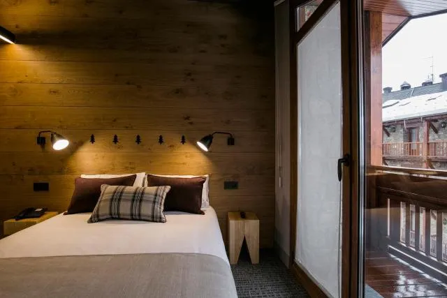  Hotel Xalet Montana - picture  : Bed,Photo of the whole room,Mountain view,Property,Room 